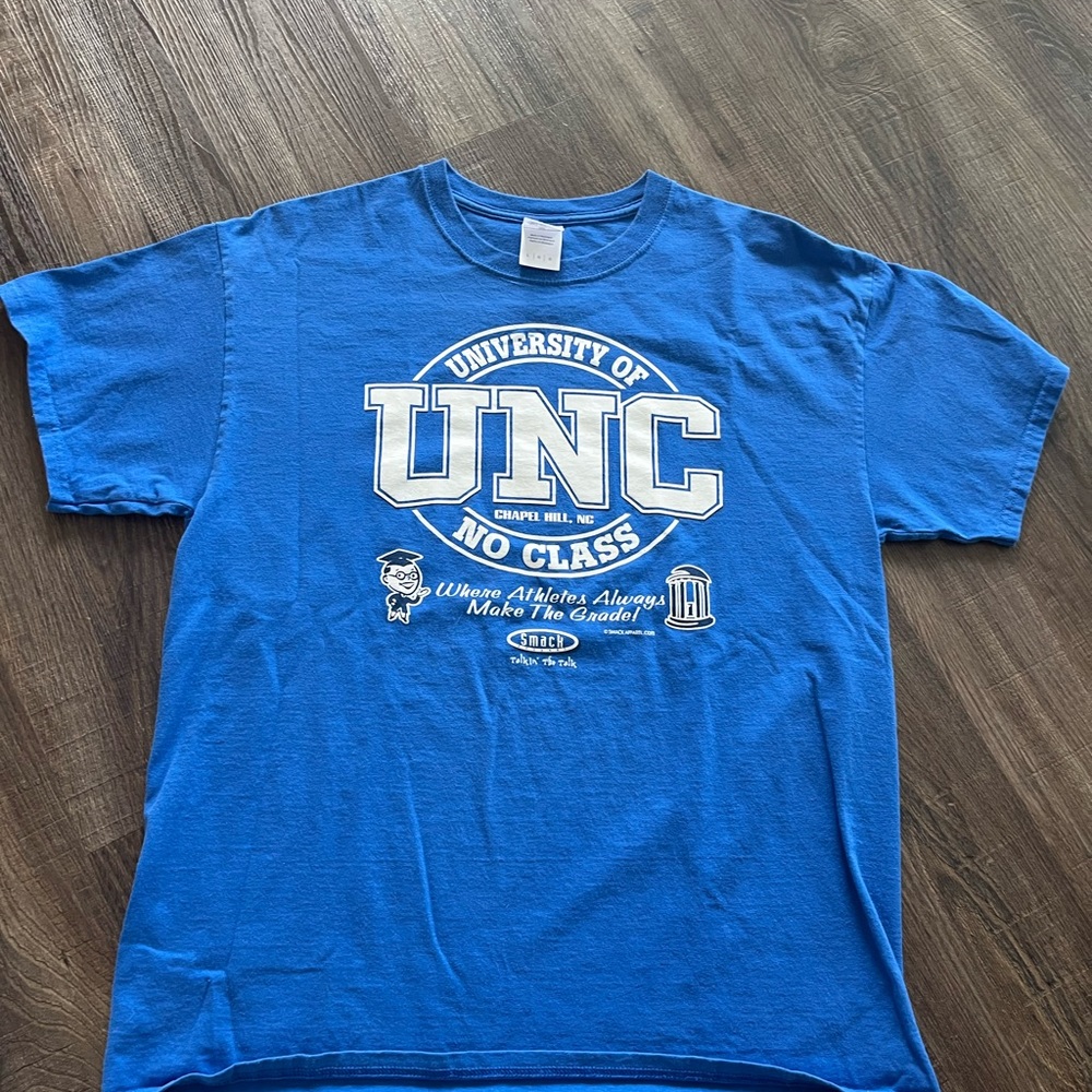 Gildan   T-shirt UNC no-class; good for Duke fans Size L